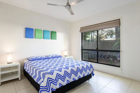 Unit 2 Rainbow Surf Modern Double Storey Townhouse With Large Shared Pool Close To Beach & Shops - Nambucca Heads Accommodation 1