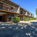 Unit 2 Rainbow Surf Modern Double Storey Townhouse With Large Shared Pool Close To Beach & Shops - Nambucca Heads Accommodation 0
