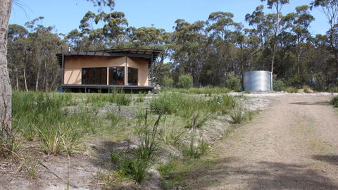 BAY Of FIRES ECO HUT Off Grid Experience At Binalong Bay - Nambucca Heads Accommodation 1