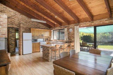 75 River Rd Tabourie Hideaway - Nambucca Heads Accommodation 0