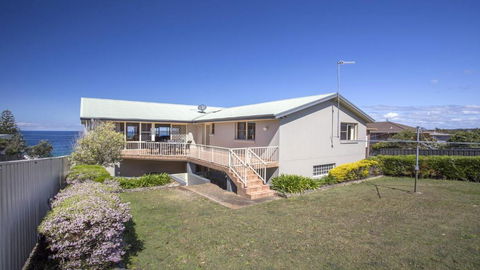 143 Mitchell Pde Magnificent Outlook - Nambucca Heads Accommodation 4