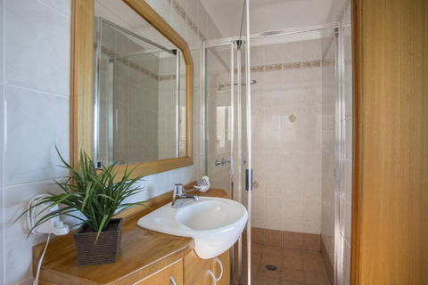 Elevated Views At Burrill Lake 17 Canberra Cres - Nambucca Heads Accommodation 2