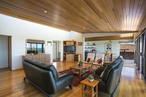 Elevated Views At Burrill Lake 17 Canberra Cres - Nambucca Heads Accommodation 4