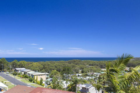Elevated Views At Burrill Lake 17 Canberra Cres - Nambucca Heads Accommodation 3