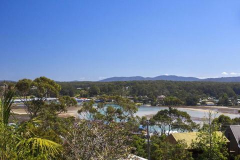 Elevated Views At Burrill Lake 17 Canberra Cres - Nambucca Heads Accommodation 5