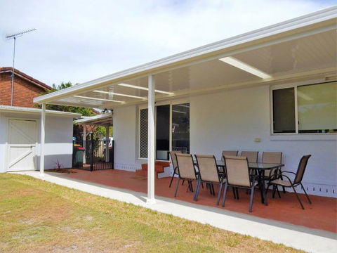 77 Lake Entrance Rd Waterfront Wonder - Nambucca Heads Accommodation 2