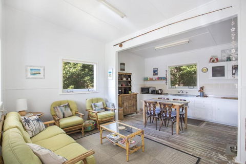 Retro Beach Cottage 681 Murramarang Rd - Nambucca Heads Accommodation 5