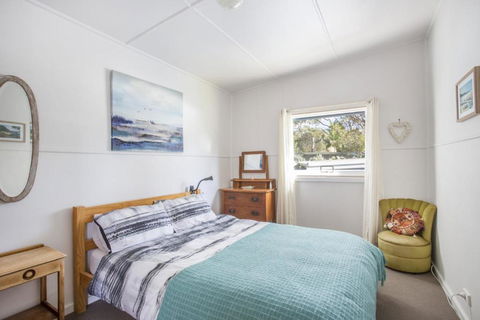 Retro Beach Cottage 681 Murramarang Rd - Nambucca Heads Accommodation 3