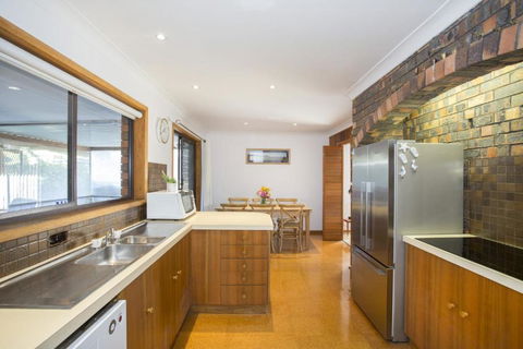 Relaxed Homely Retreat 57 Carroll Ave - Nambucca Heads Accommodation 6
