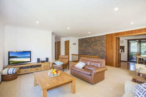 Relaxed Homely Retreat 57 Carroll Ave - Nambucca Heads Accommodation 3
