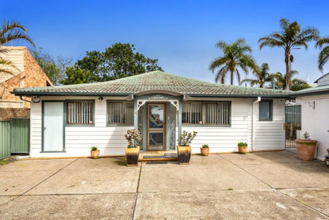 Sunset Beach House Soldiers Point Sleeps 9 - Nambucca Heads Accommodation 5