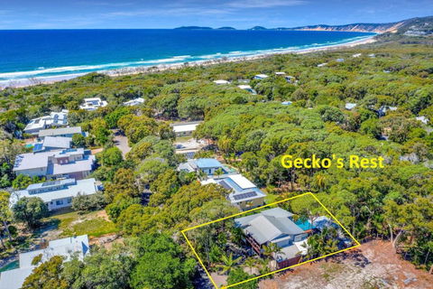 Geckos Rest Rainbow Shores Executive Beach House Pet Friendly Pool Wi Fi - Nambucca Heads Accommodation 2
