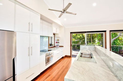 Geckos Rest Rainbow Shores Executive Beach House Pet Friendly Pool Wi Fi - Nambucca Heads Accommodation 4