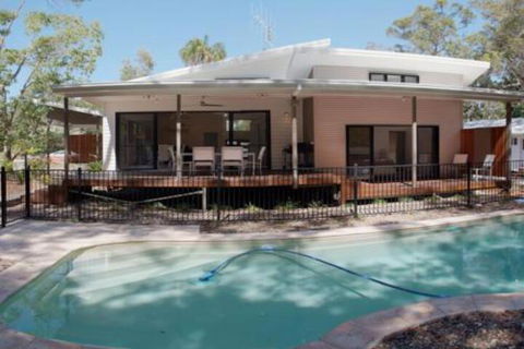 33 Esprit Drive Rainbow Shores Style Comfort & Relaxation Pets Welcome Pool - Nambucca Heads Accommodation 0