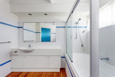 Surfside Beach House 17 Rainbow Shores Swimming Pool 2 Minute Walk To Beach Air Conditioning Relax Here - Nambucca Heads Accommodation 5