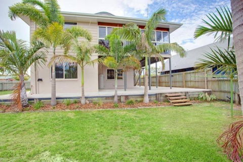 29 Cypress Avenue Rainbow Beach Close To The Beach With A Pool - Nambucca Heads Accommodation 4
