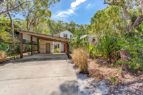 7 Naiad Court Rainbow Shores Perfect Beach House Swimming Pool & Walk To Beach Aircon Wi Fi - Nambucca Heads Accommodation 4