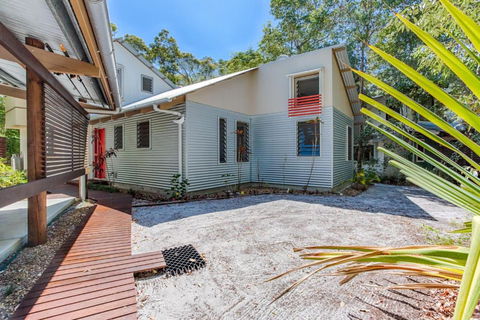 7 Naiad Court Rainbow Shores Perfect Beach House Swimming Pool & Walk To Beach Aircon Wi Fi - Nambucca Heads Accommodation 6