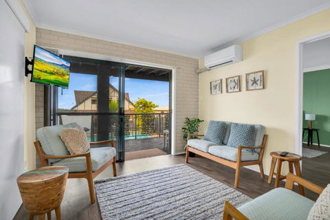 1 33 Tingira Close Rainbow Beach Gorgeous Ocean Views Swimming Pool Air Conditioning - Nambucca Heads Accommodation 3