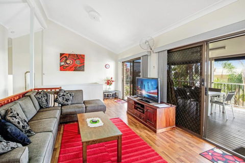 40 Rumbalara Avenue Rainbow Beach Entertain On The Spacious Verandah Overlooking Beautiful Rainbow Beach - Nambucca Heads Accommodation 2