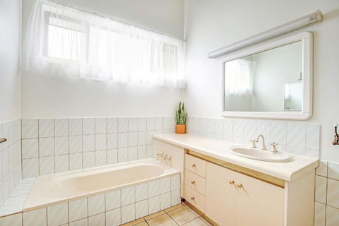 40 Rumbalara Avenue Rainbow Beach Entertain On The Spacious Verandah Overlooking Beautiful Rainbow Beach - Nambucca Heads Accommodation 3