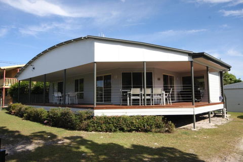 14 Zircon Street Centrally Located Family Home With Covered Deck Close To Patrolled Beach & Shops - Nambucca Heads Accommodation 3