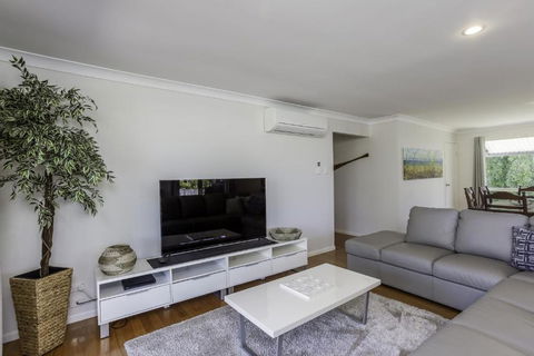 14 Zircon Street Centrally Located Family Home With Covered Deck Close To Patrolled Beach & Shops - Nambucca Heads Accommodation 2