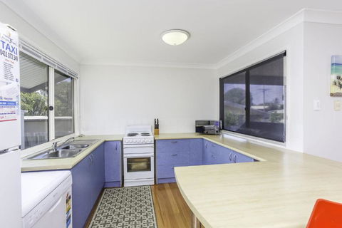 14 Zircon Street Centrally Located Family Home With Covered Deck Close To Patrolled Beach & Shops - Nambucca Heads Accommodation 6