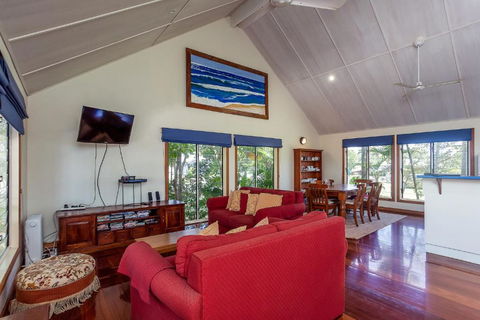 6 Ilmenite Avenue Coastal Beach Shack Within Walking Distance To Patrolled Beach & CBD - Nambucca Heads Accommodation 4