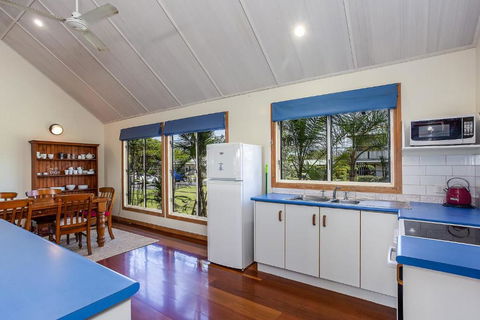 6 Ilmenite Avenue Coastal Beach Shack Within Walking Distance To Patrolled Beach & CBD - Nambucca Heads Accommodation 2