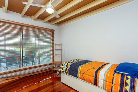 6 Ilmenite Avenue Coastal Beach Shack Within Walking Distance To Patrolled Beach & CBD - Nambucca Heads Accommodation 6