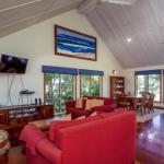 6 Ilmenite Avenue Coastal Beach Shack Within Walking Distance To Patrolled Beach & CBD - Nambucca Heads Accommodation 0