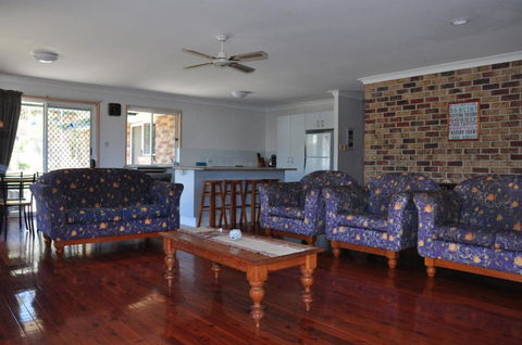 23 Carlo Road Lowset Family Home Within Walking Distance To The Shopping Centre. Pet Friendly - Nambucca Heads Accommodation 3