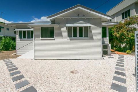 Charming Home By The Sea - Nambucca Heads Accommodation 4