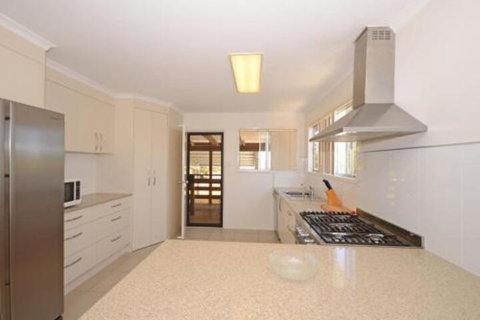 Holiday In Style Hervey Bay - Nambucca Heads Accommodation 6