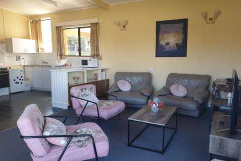 Cozy Beach Weekender - Nambucca Heads Accommodation 2