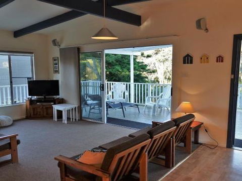 Wonky Pine Beach House NARRWALLEE 4 Bedroom - Nambucca Heads Accommodation 3