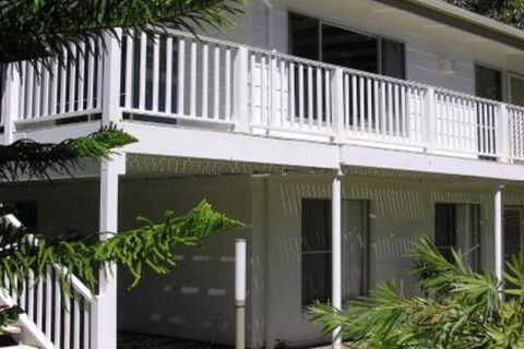 Wonky Pine Beach House NARRWALLEE 4 Bedroom - Nambucca Heads Accommodation 0