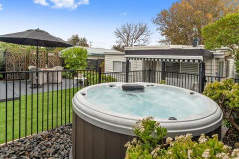 Amber Cottage Luxury Seaside Retreat With Outdoor Spa! - Nambucca Heads Accommodation 4