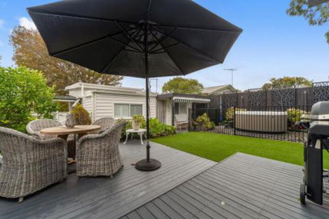 Amber Cottage Luxury Seaside Retreat With Outdoor Spa! - Nambucca Heads Accommodation 0