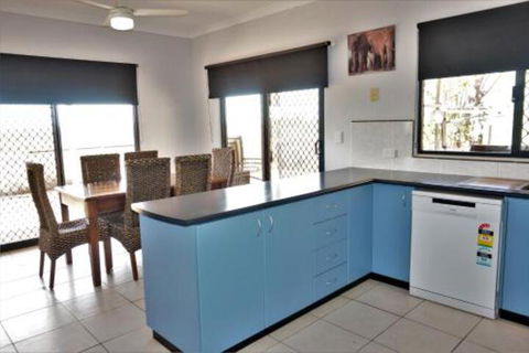 Ningaloo Breeze Villa 6 3 Bedroom Fully Self Contained Holiday Accommodation - Nambucca Heads Accommodation 4