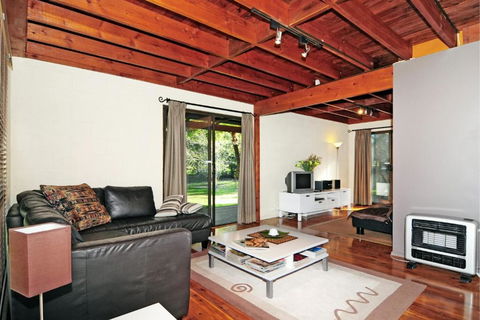 Sweet Gum Bend Delightful 2 Bedroom Cottage! - Nambucca Heads Accommodation 6