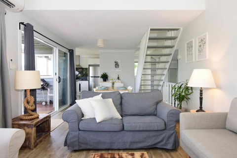 Treetops Newly Renovated In The Village! - Nambucca Heads Accommodation 2