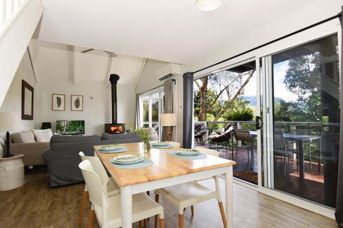 Treetops Newly Renovated In The Village! - Nambucca Heads Accommodation 5