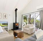 Treetops Newly renovated in the village - Nambucca Heads Accommodation