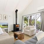 Treetops Newly Renovated In The Village! - Nambucca Heads Accommodation 0