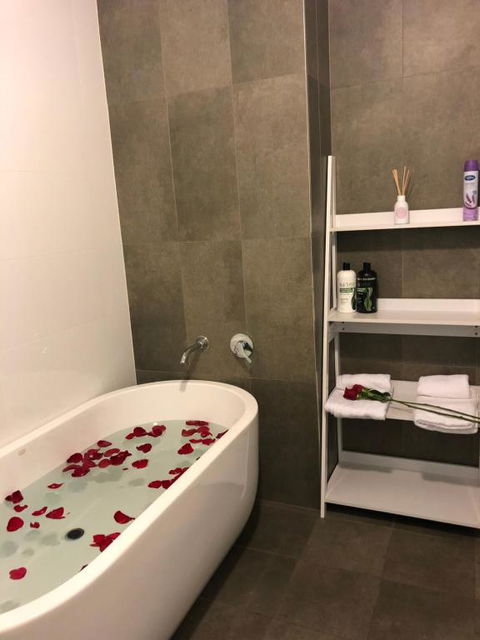 Modern Apartment In Liverpool CBD - Nambucca Heads Accommodation 3