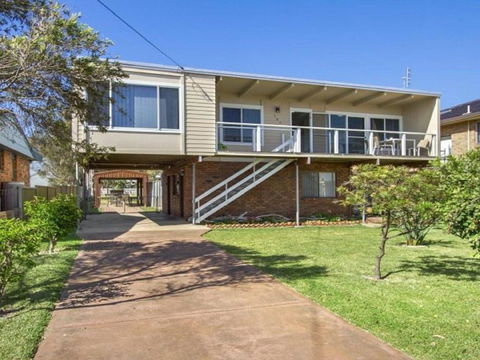 Dolphin Breeze Fully Fenced & Pet Friendly - Nambucca Heads Accommodation 4