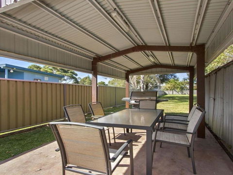 Dolphin Breeze Fully Fenced & Pet Friendly - Nambucca Heads Accommodation 5
