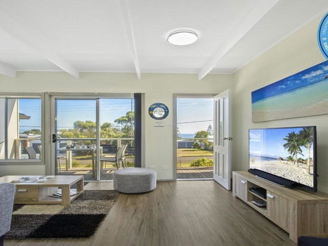 Dolphin Breeze Fully Fenced & Pet Friendly - Nambucca Heads Accommodation 1